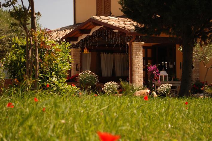 Gasthaus Briciola Di Sole Grottammare Exterior foto